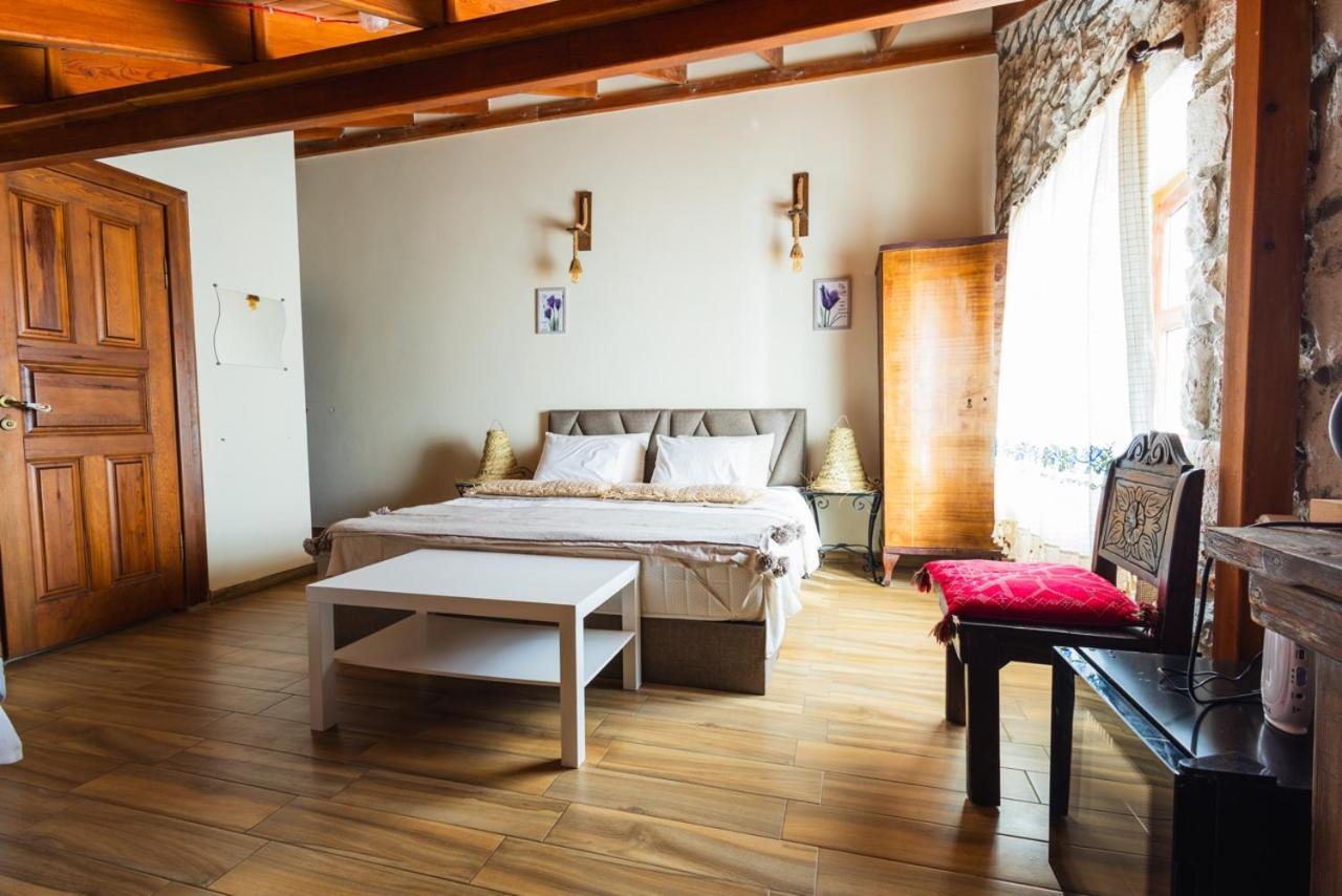 Lavantali Konak Otel Restoran Сеферихисар Экстерьер фото