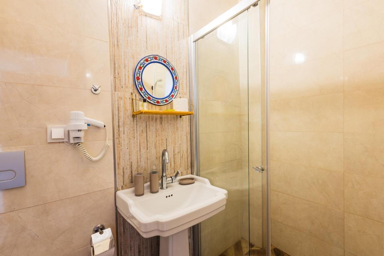 Lavantali Konak Otel Restoran Сеферихисар Экстерьер фото